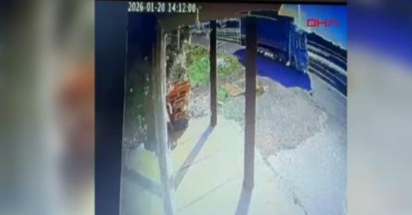 Balıkesir'de 2 kişinin hayatını kaybettiği kaza kamerada