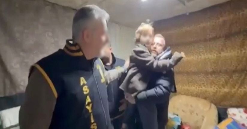 7 yıl sonra alıkonulduğu harabe evde bulunan Nazar, adını Ahmet olarak biliyormuş7 yıl sonra alıkonulduğu harabe evde bulunan Nazar, adını Ahmet olarak biliyormuş