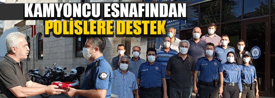 Polislere Kuran-ı Kerim Ve Türk Bayrağı Hediye Ettiler