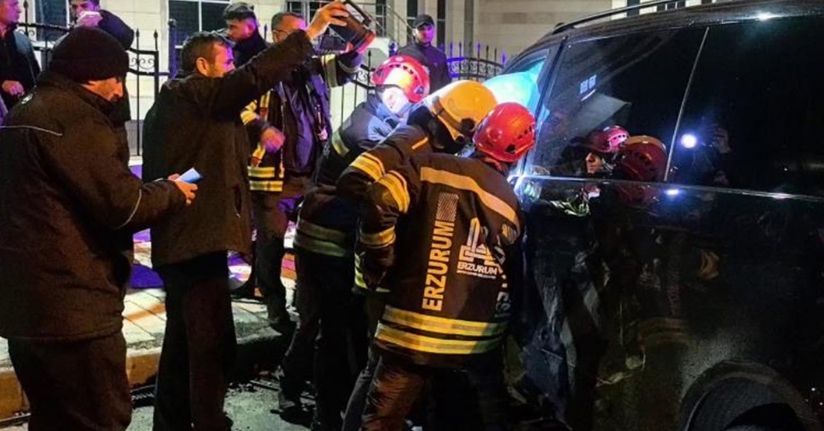 Erzurum’da feci kaza: Kavşak adeta savaş alanına döndü