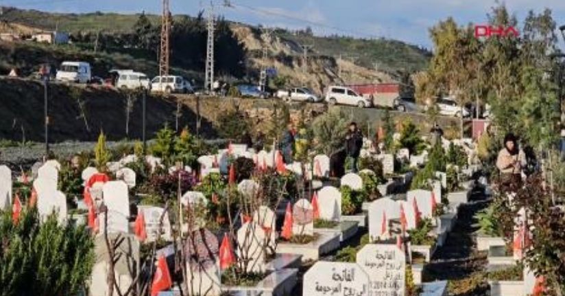 Hatay'daki deprem şehitliğinde hüzünlü bayram ziyareti
