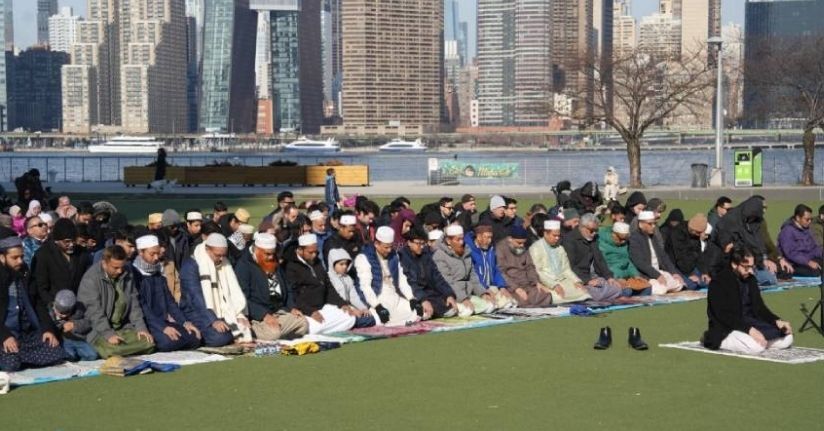 New York’ta bayram namazı sokaklara taştı