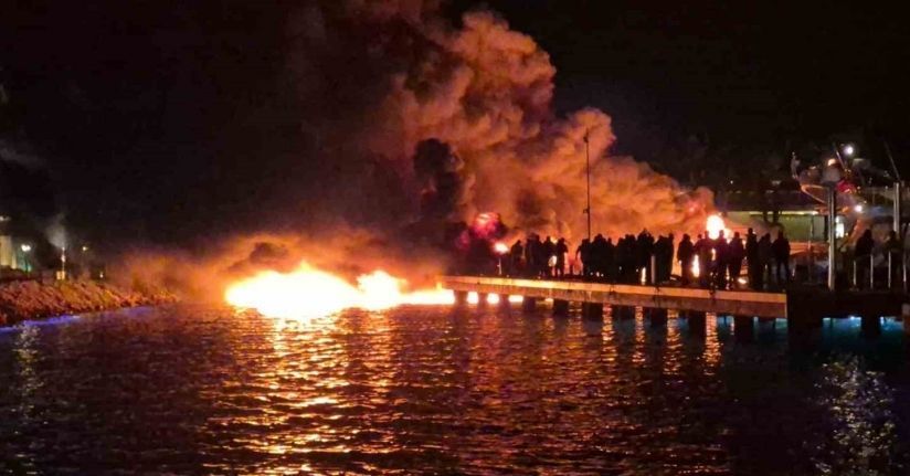 Bodrum’da 7 motoryat yanarak battı