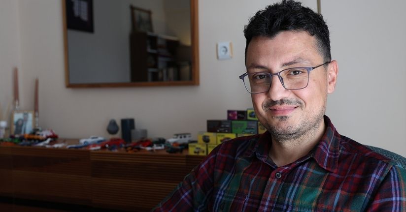 Elazığ’lı öğretmen 16 yılda bin 500 model araba topladı
