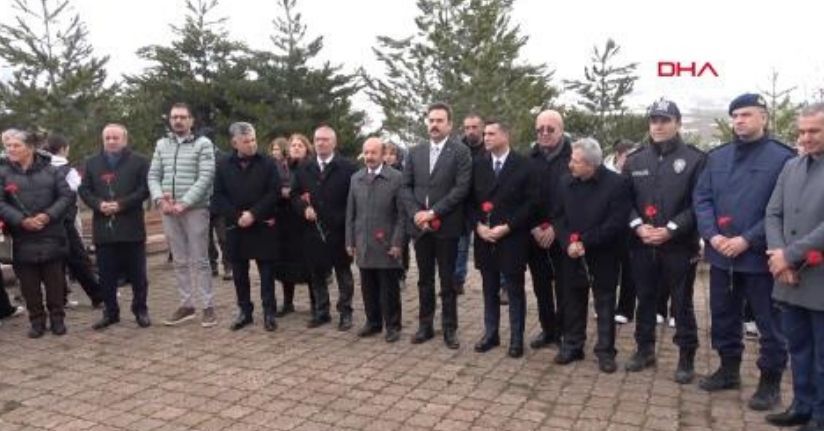  Aşık Veysel, vefatının 53'üncü yılında mezarı başında anıldı