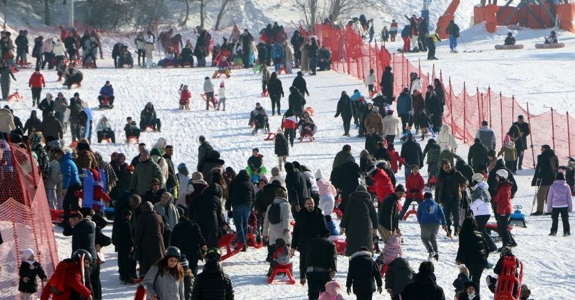 Kar kalınlığının 240 santimetre ölçüldüğü Palandöken'de kayak sezonu uzadı