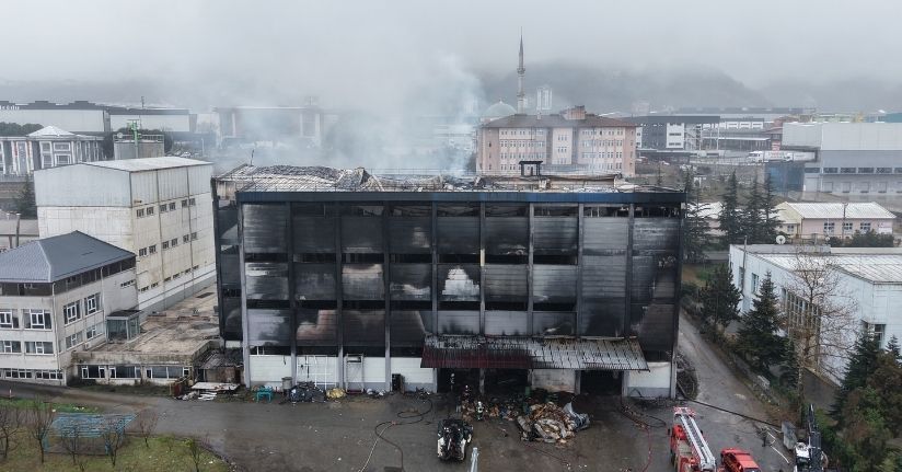 Trabzon’da yanan fındık fabrikasında hasar görüntülendi