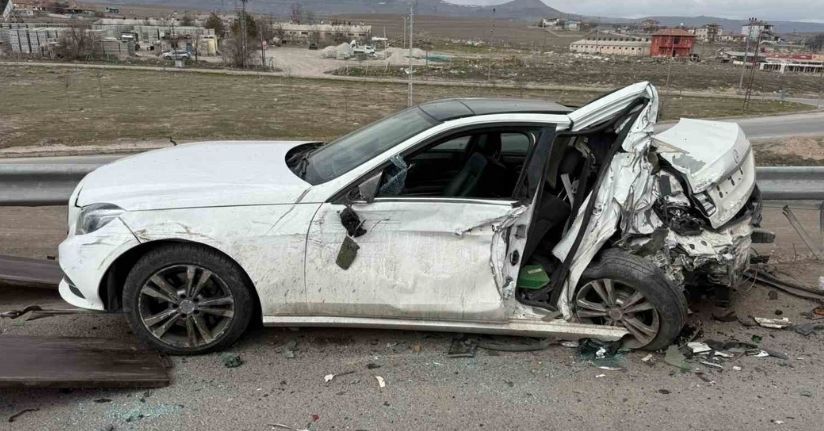 MHP eski milletvekilinin oğlunun yaralandığı kaza kamerada