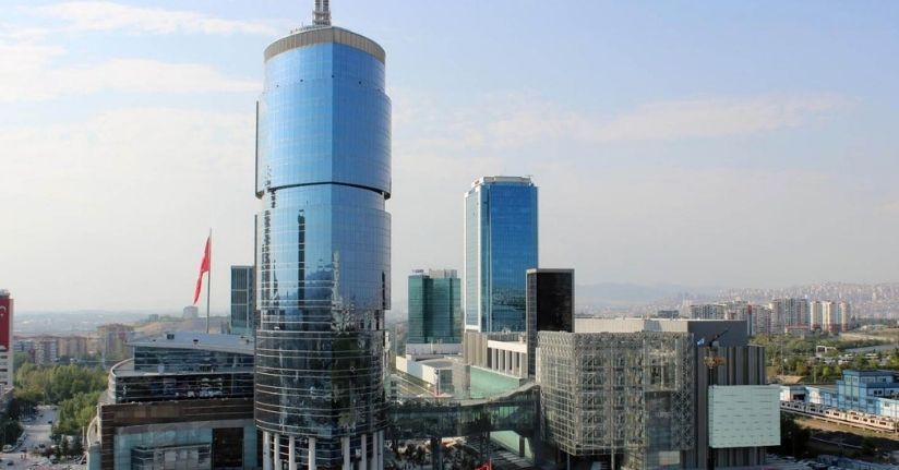 Ankara'da bir AVM, hafta sonu 18 yaş altındakilerin velisi olmadan girişlerini yasakladı