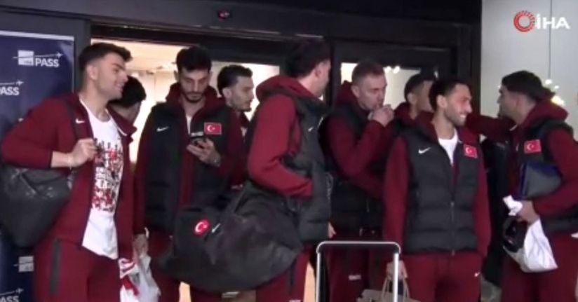 Türkiye A Milli Futbol Takımı galibiyet sonrası yurda döndü