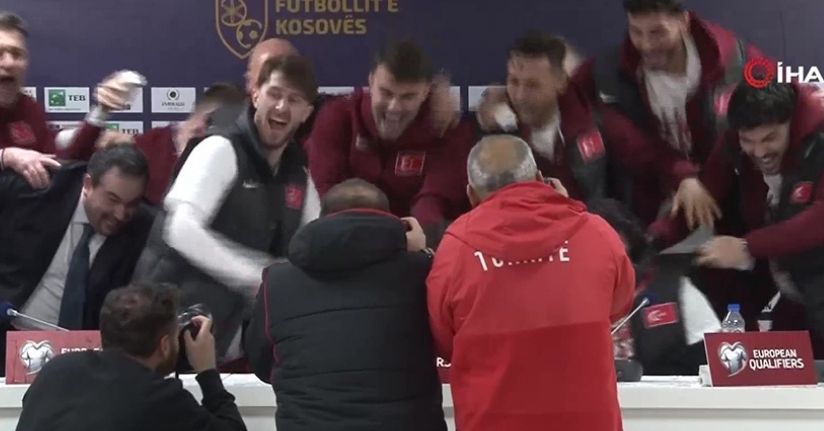 Montella'ya basın toplantısında sulu kutlama