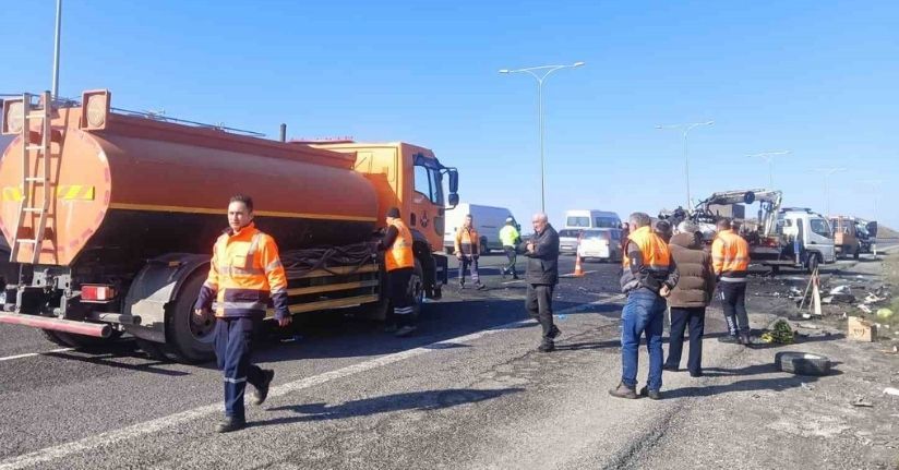 Ankara’da iki araç kafa kafaya çarpıştı: 5 ölü