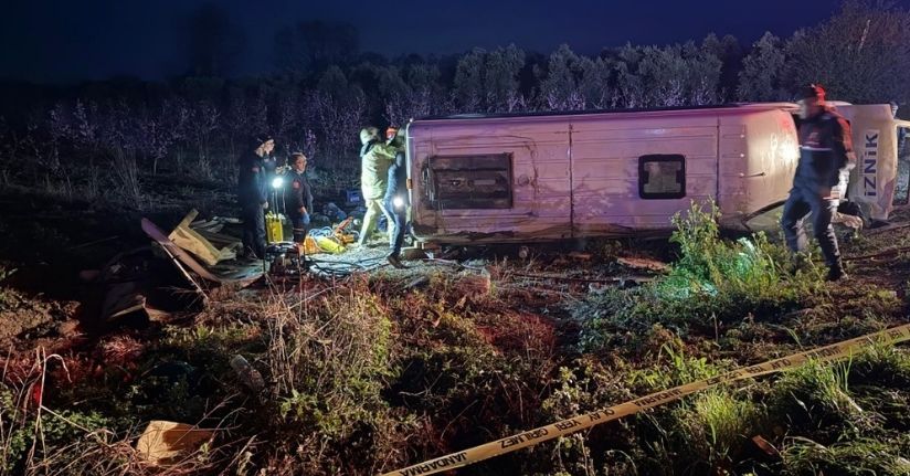İznik’te feci kaza: 1 ölü, 12 yaralı