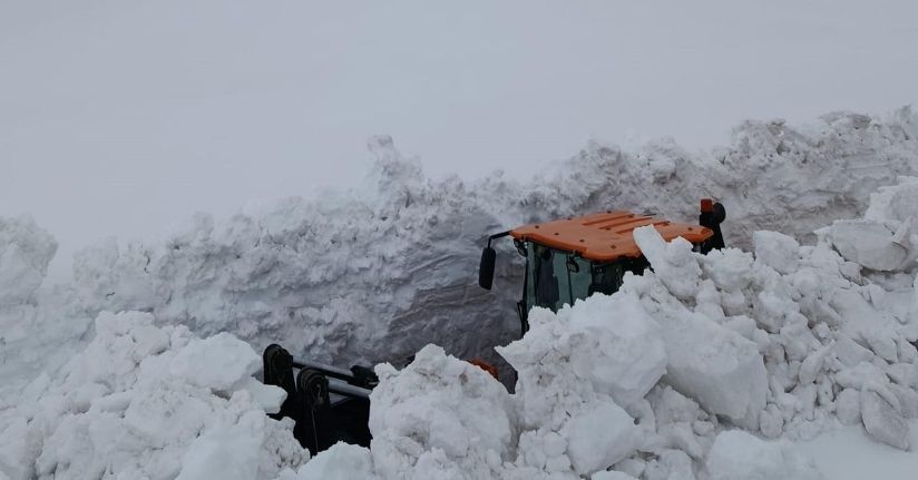 Erzincan’da 4 metreyi aşan karla mücadele