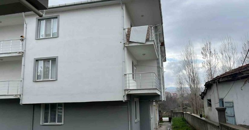 Kütahya’da balkondan düşen Alzaymır hastası hayatını kaybetti