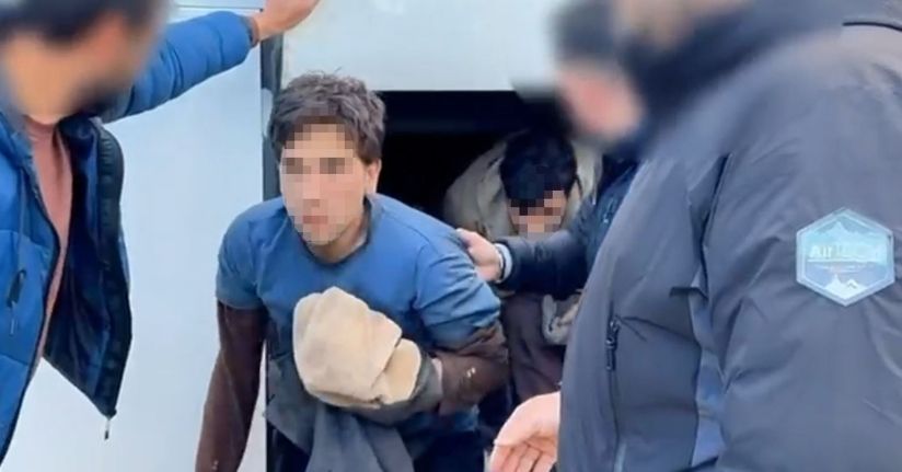 Yolcu otobüsünün bagajında 53 kaçak göçmen yakalandı: 6 tutuklama
