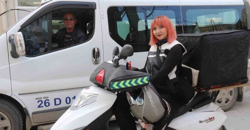 Trafikte karşılaştığı kadın kuryede sanki kaybettiği kızını gördü