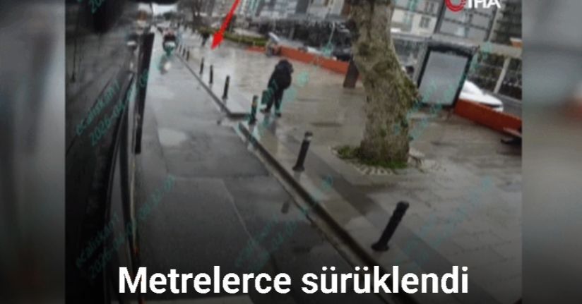 Küçükçekmece’de İETT otobüsünden inen yolcuya motosiklet çarptı: O anlar kamerada