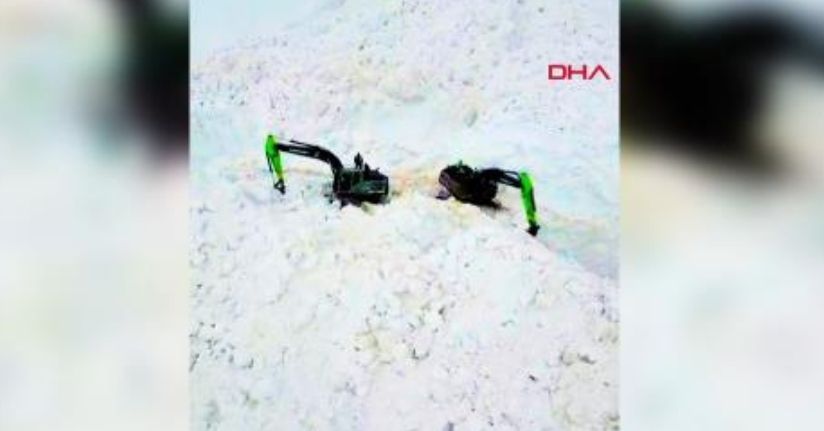 Şırnak’ta ikinci kez çığ düşen yolda temizlik çalışması