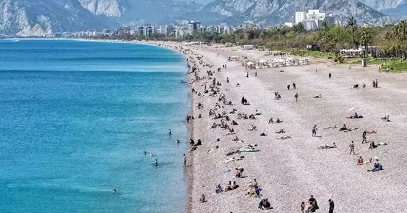 Konyaaltı Sahili'nde yoğunluk