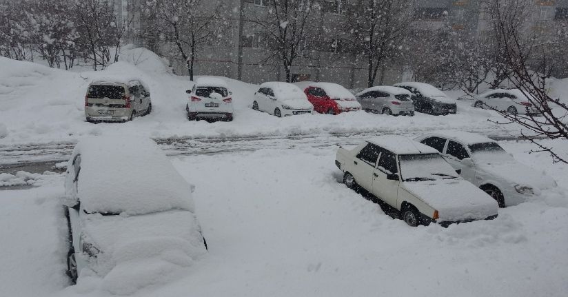 Bitlis'te kardan dolayı 82 köy yolu ulaşıma kapandı