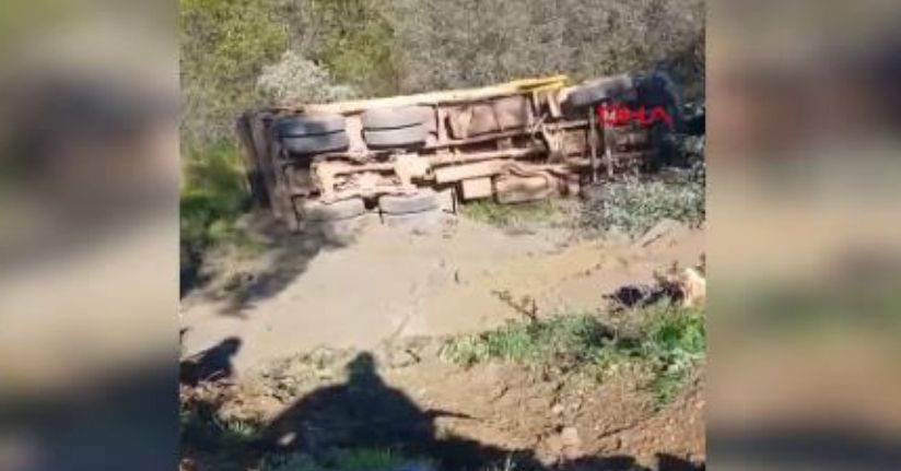  Şarampole devrilen kamyonun şoförü öldü