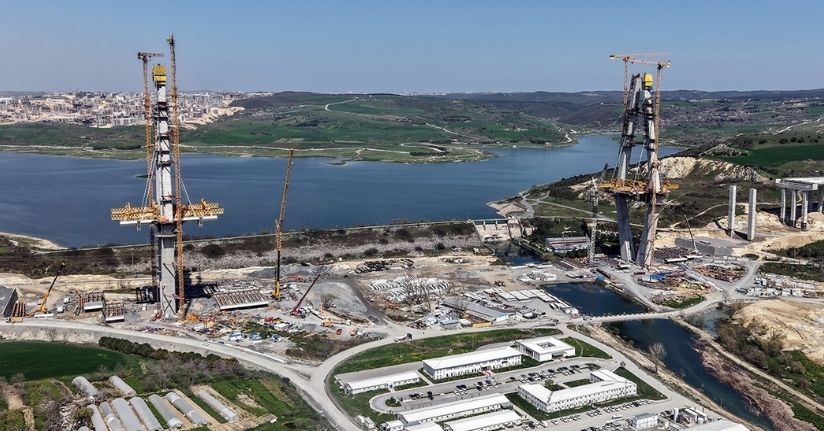 İstanbul’un yeni yüzü; köprü yükselirken keçiler merada