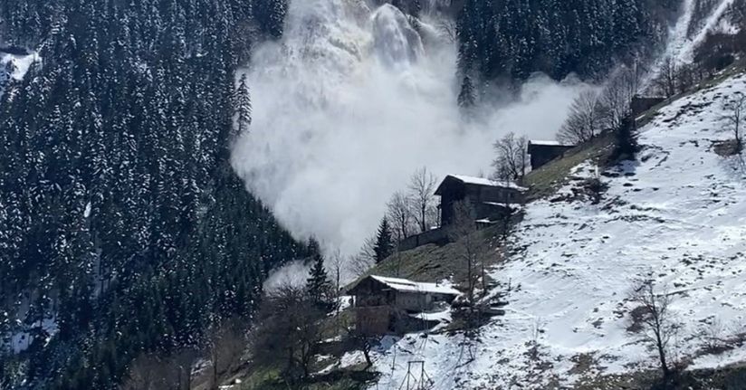 Trabzon’daki çığ anı cep telefonu kamerasına yansıdı