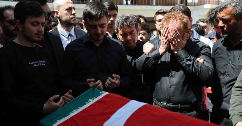 Saldırıda ölen öğretmenin eşi ve çocukları tabut başında gözyaşı döktü