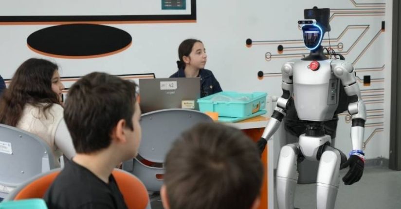 Türkiye’nin nüfusa kaydedilen ilk robotu şimdi de işe başladı