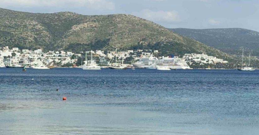 Bodrum Limanı’nda dev yolcu gemisi hareketliliği