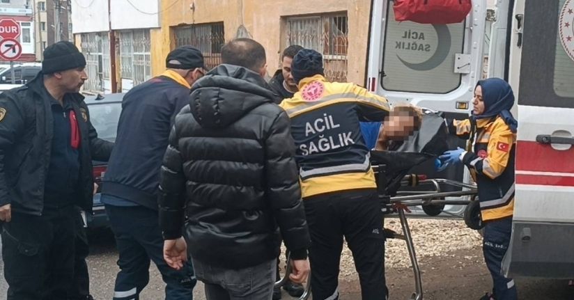 Boşanma aşamasında olduğu eşini dört yerinden bıçaklayıp eve kilitledi