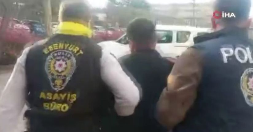 Babasını öldürdü, 