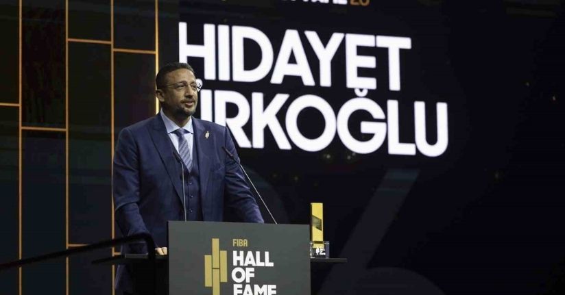 TBF Başkanı Hidayet Türkoğlu, FIBA Hall of Fame 2026 ödülünü aldı