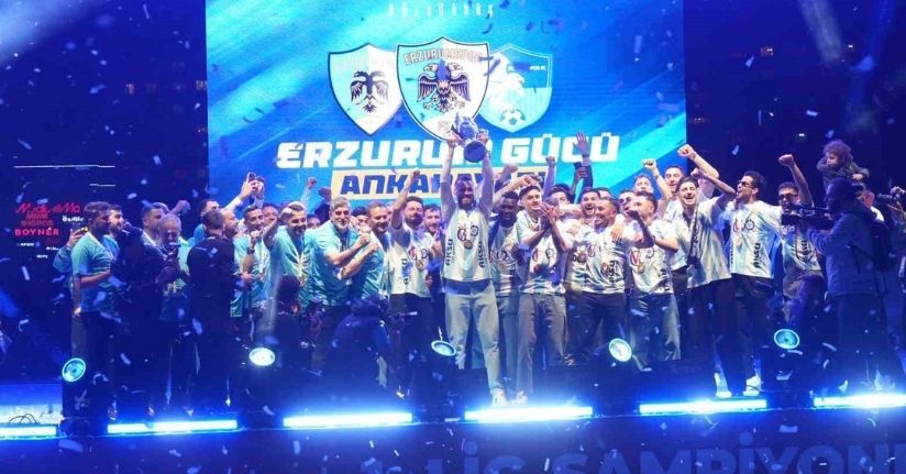 Erzurumspor FK şampiyonluk kupasını aldı
