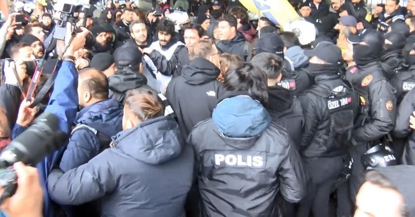 Mecidiyeköy'de izinsiz gösteriye polis müdahale etti; gözaltılar var