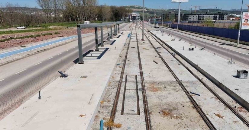 İzmit ve Kartepe’yi birbirine bağlayan tramvay hattında raylar birleştirildi