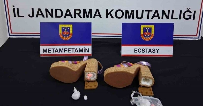 Kadın ayakkabısının topuğundan uyuşturucu çıktı