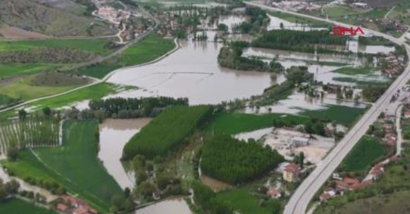 Tokat'ta su altında kalan tarım arazileri dronla görüntülendi