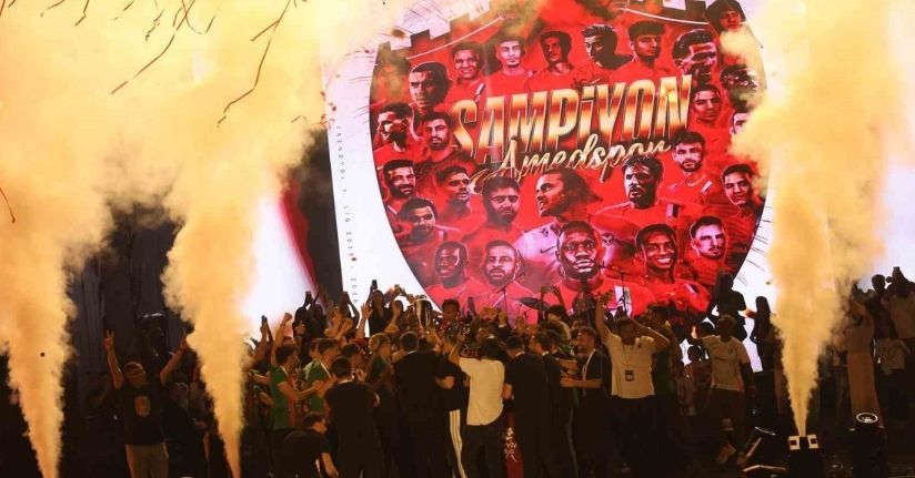 Amed Sportif Faaliyetler kupayı kaldırarak şampiyonluğu kutladı