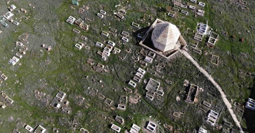 Bayburt’ta Hacı Kutlu Bey’in türbesinin bulunduğu mezarlık tarihe ışık tutuyor