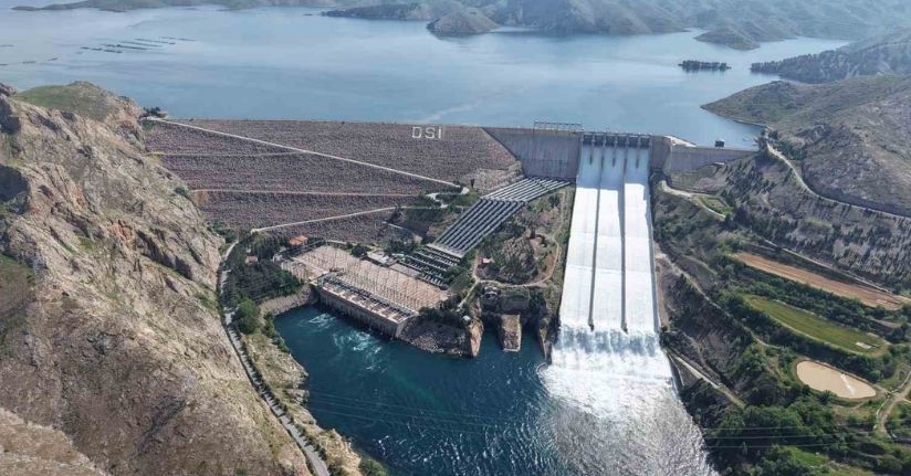 Keban Barajı’nda 7 yıl sonra ilk kez tüm kapaklar açıldı