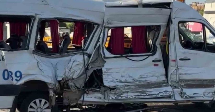 Kocaeli’de tır ile çarpışan servis aracındaki 8 yaralıdan 1’i hayatını kaybetti