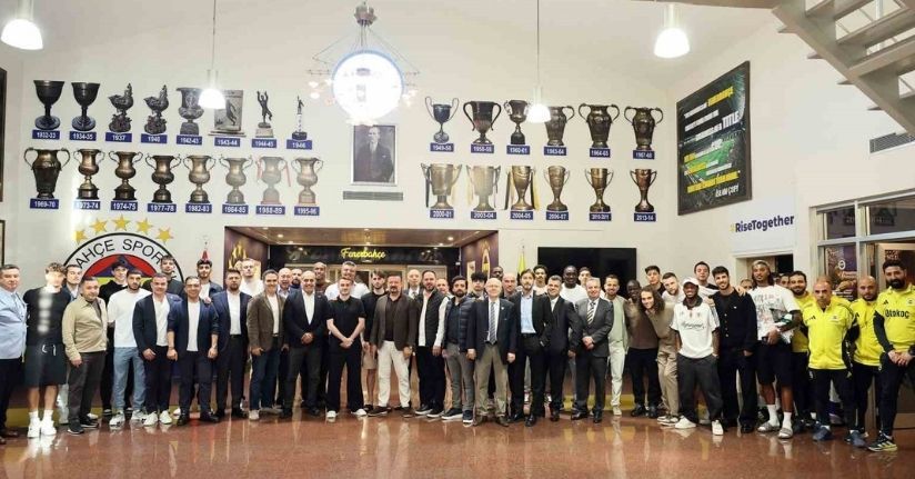 Başkan Saran ve yöneticilerden futbolculara veda yemeği