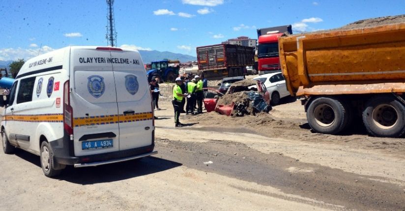 Freni boşalan kamyon, 7 araca çarptı: 2’si ağır 6 yaralı