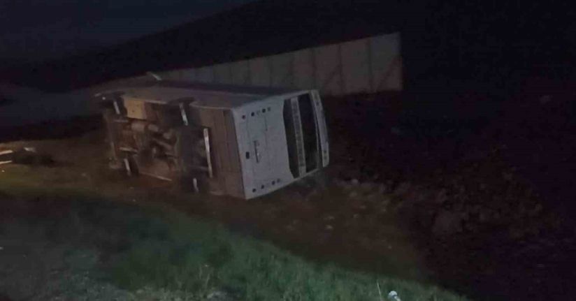 Taraftarları taşıyan midibüs devrildi, 27 taraftar yaralandı