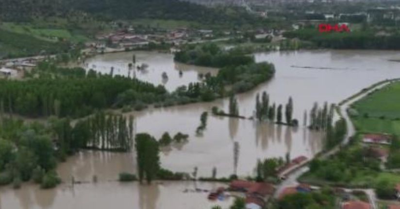 Tokat'ta sağanak sonrası su altında kalan tarım arazileri dronla görüntülendi