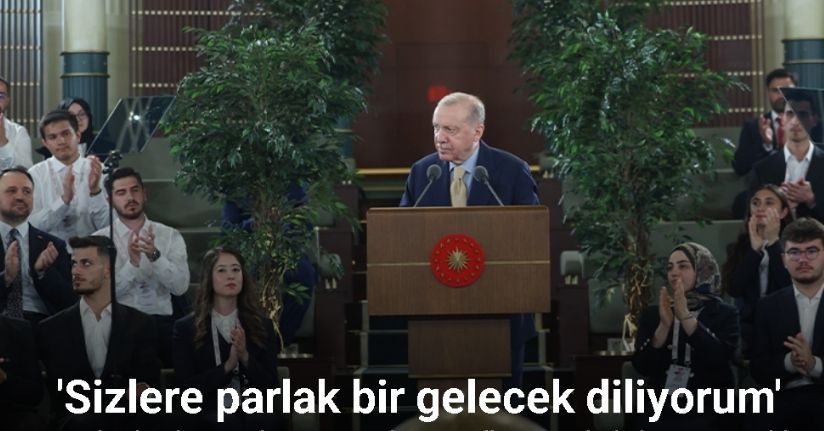 Cumhurbaşkanı Erdoğan, gençler ve milli sporcularla bir araya geldi