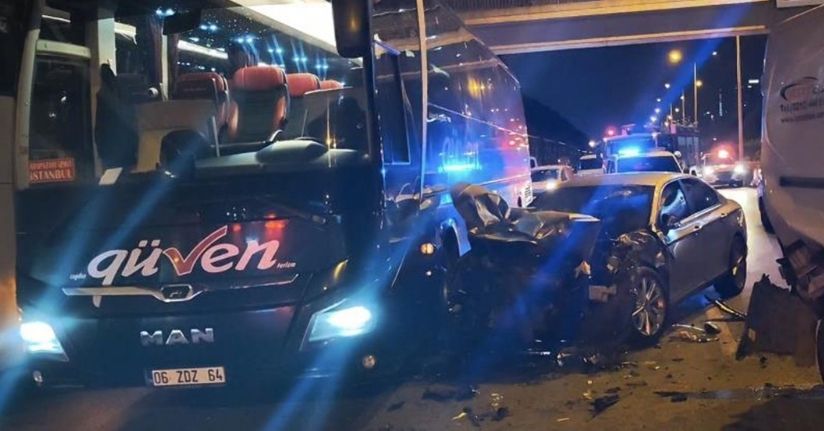 Ataşehir’de zincirleme kaza: Alkolü sürücü otobüse çarparak durabildi