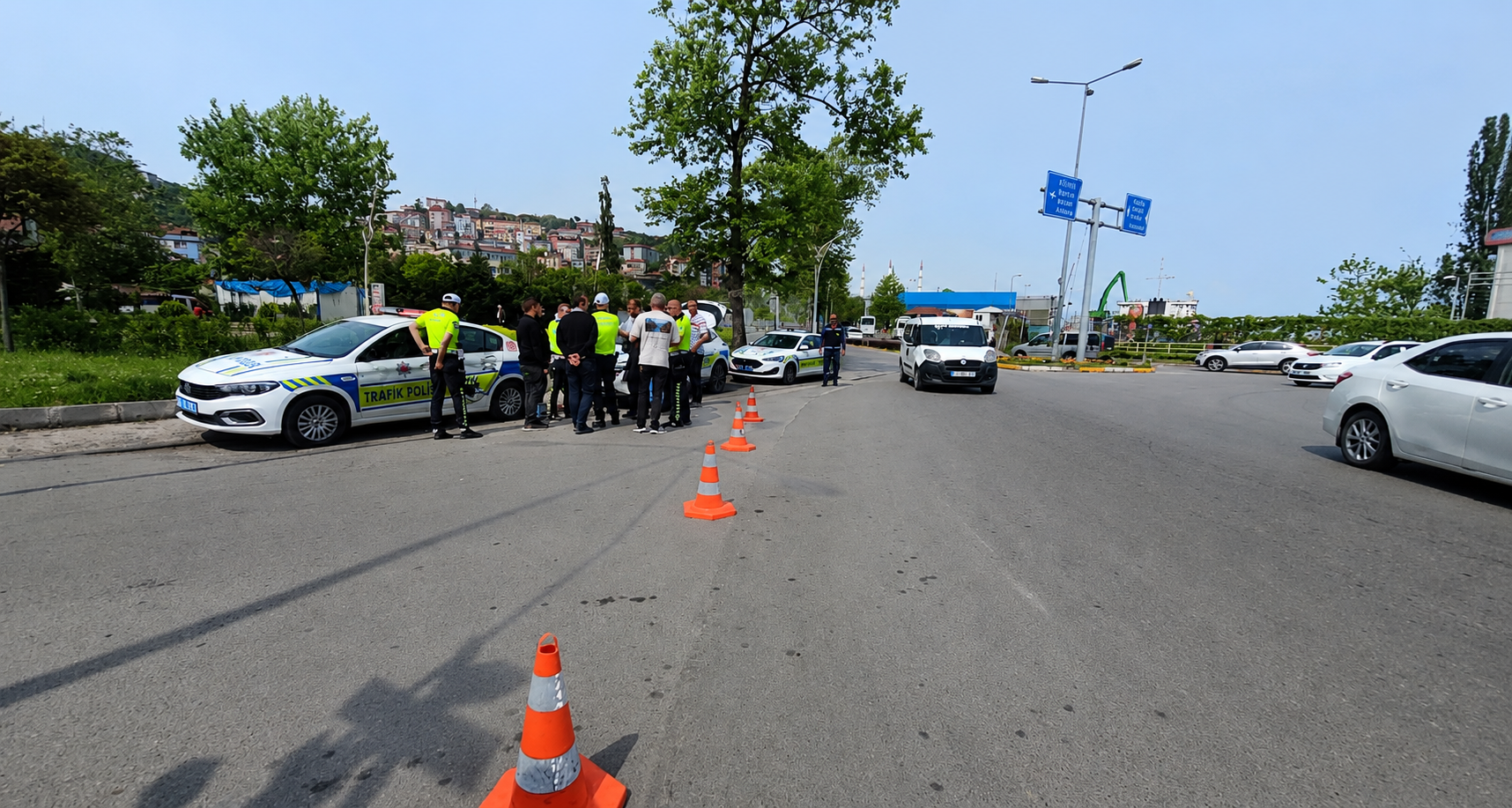 Zonguldak’ta yük treni polis aracına çarptı, faciadan dönüldü